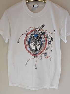 Diamond Dust, White Graphic Tee with Wolf & Dreamcatcher Design. Size Small.